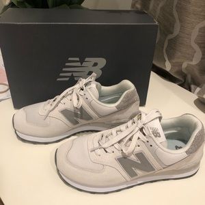 New Balance 574 pebbled street